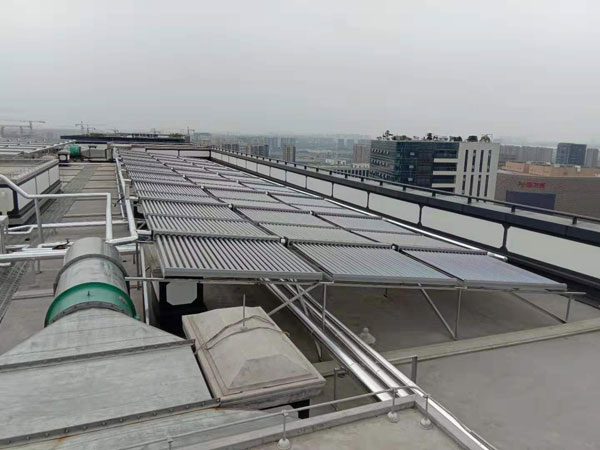 杭州礼顿酒店36吨太阳能加空气源热水工程竣工
