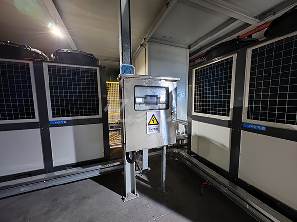 洗涤厂热水及车间夏季降温高温复叠热泵一机搞定